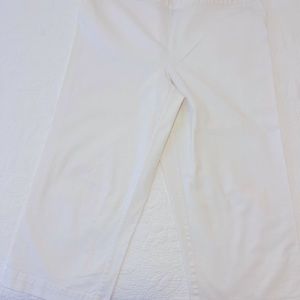 Liz Claiborne white size 16 cropped pants